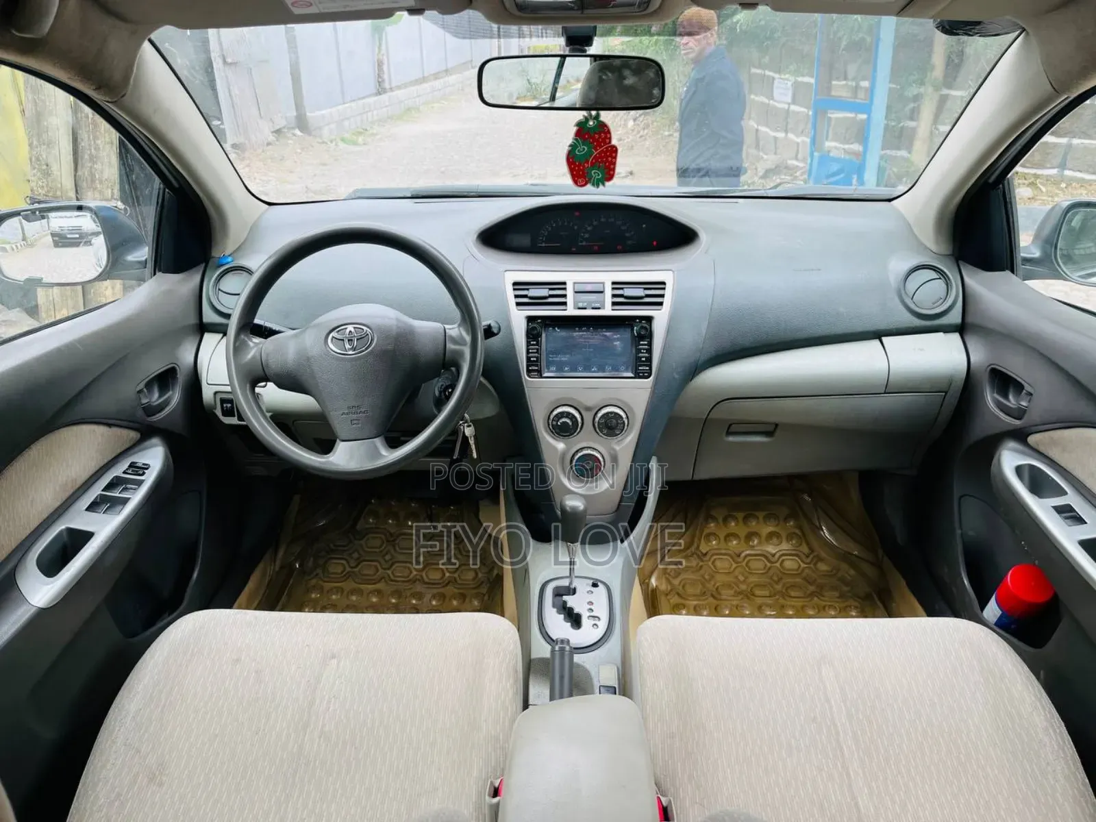 Toyota Yaris 2010 Silver