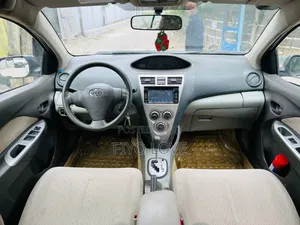 Toyota Yaris 2010 Silver