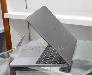 New Laptop Apple MacBook Pro 2019 16GB Intel Core i7 SSD 1T