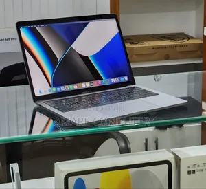 New Laptop Apple MacBook Pro M1 16GB Apple M1 Pro SSD 256GB