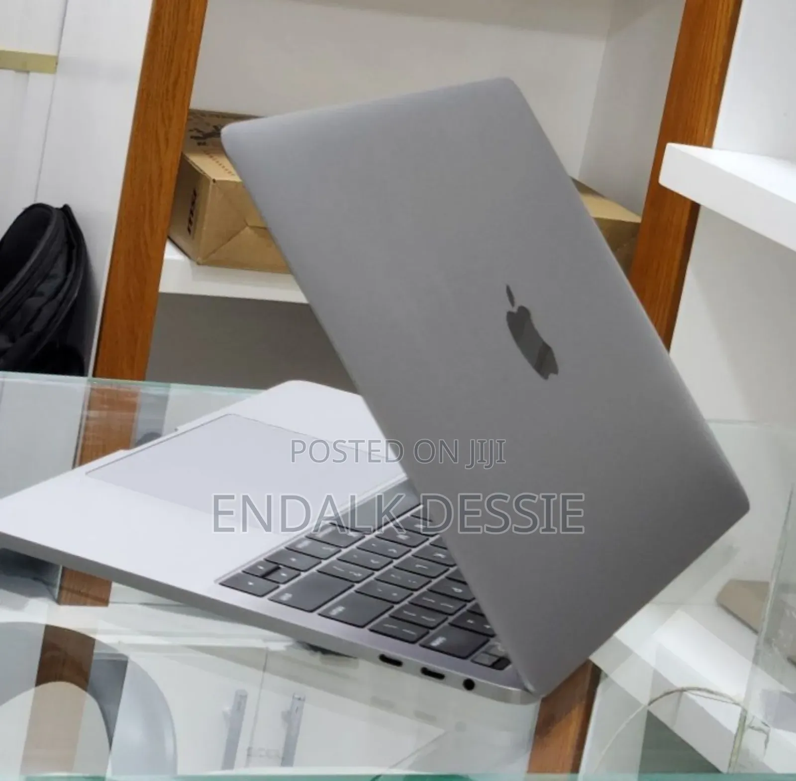 New Laptop Apple MacBook Pro M1 16GB Apple M1 Pro SSD 256GB