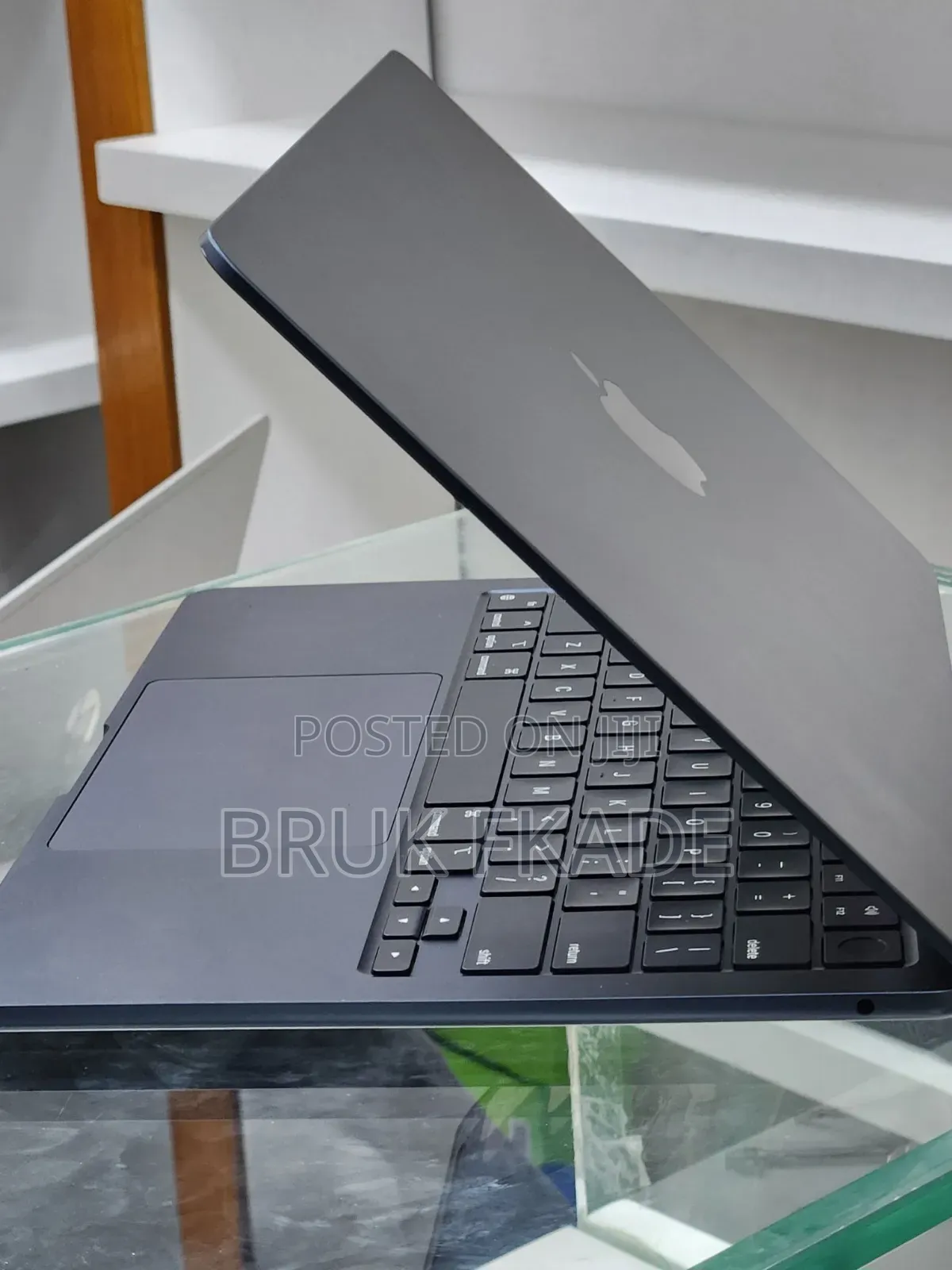 New Laptop Apple MacBook Pro 2024 M3 14-inch 16GB Apple M3 SSD 512GB