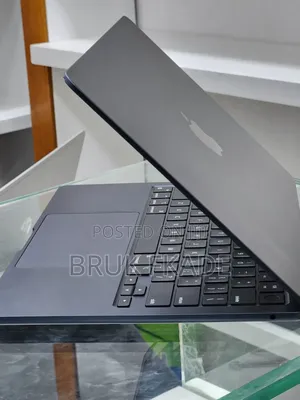 New Laptop Apple MacBook Pro 2024 M3 14-inch 16GB Apple M3 SSD 512GB