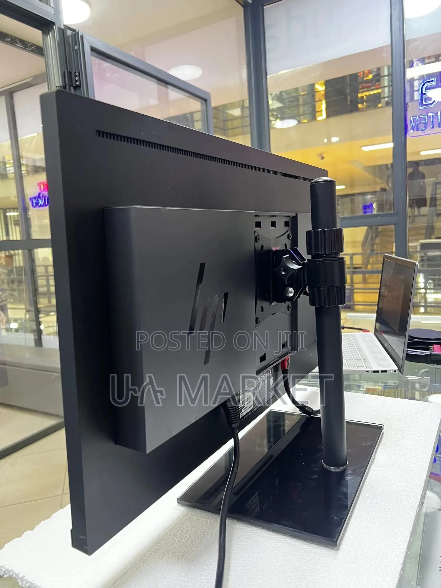 Hp 27” Uhd Resolution Monitor