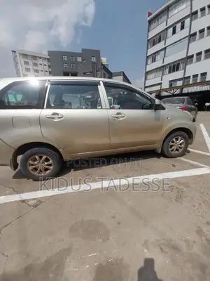 Toyota Avanza 2013 Gold