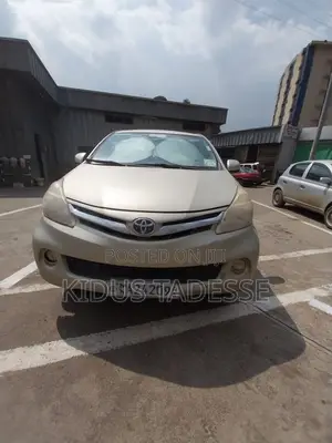 Toyota Avanza 2013 Gold