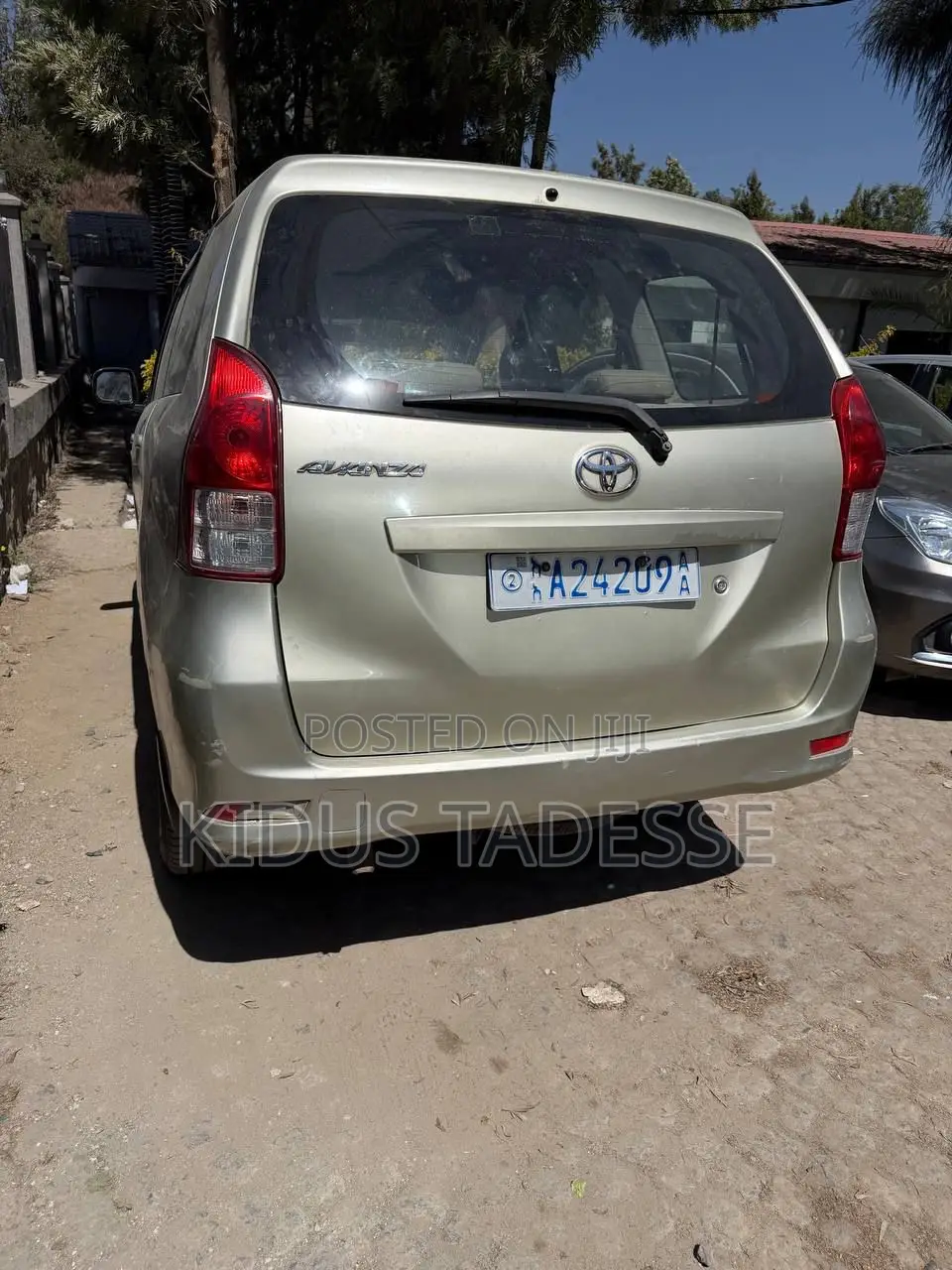 Toyota Avanza 2013 Gold