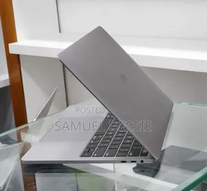 New Laptop Apple MacBook Pro 2019 16GB Intel Core i7 SSD 1T