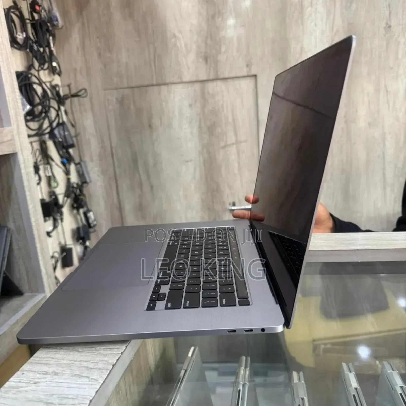 New Laptop Apple MacBook Pro 2019 32GB Intel Core i9 SSD 32GB