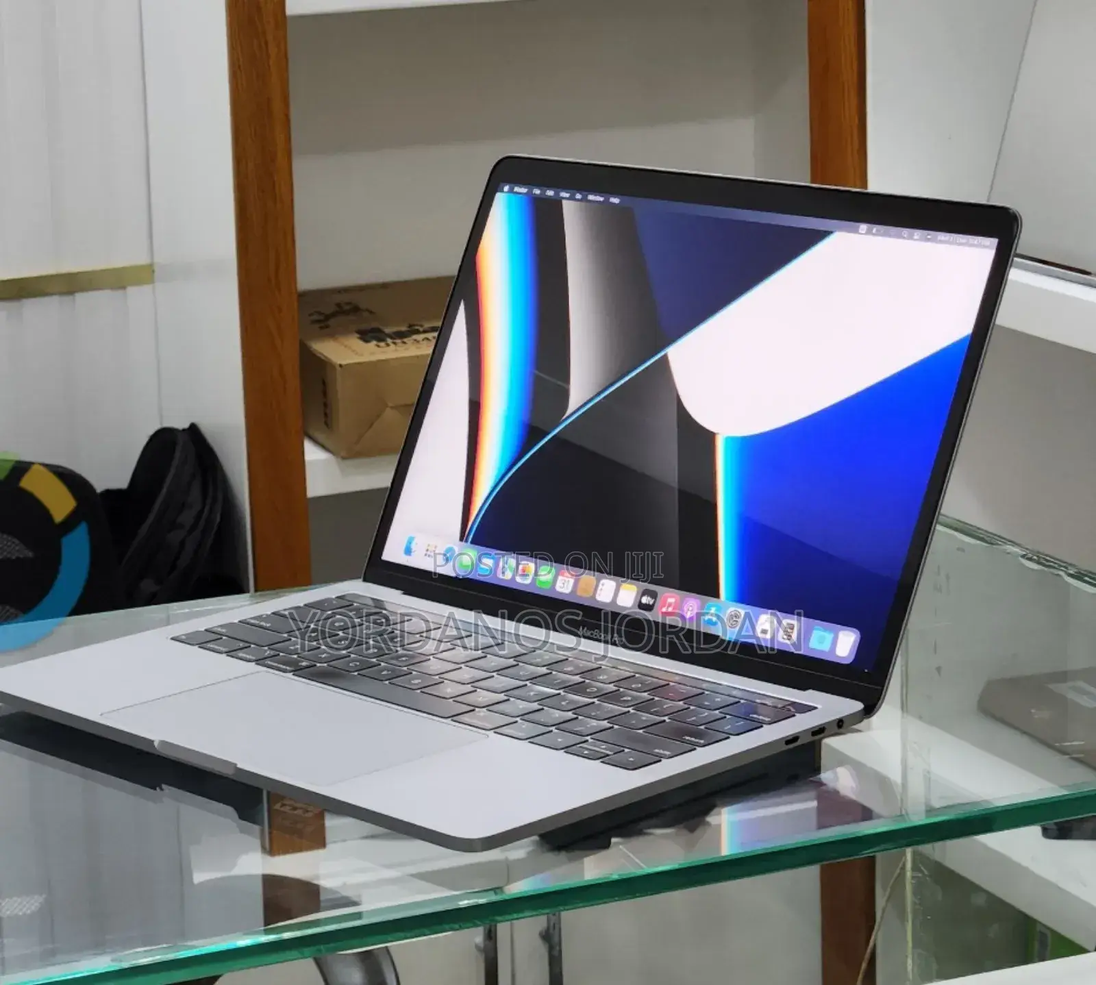 New Laptop Apple MacBook Pro M1 16GB Apple M1 Pro SSD 256GB