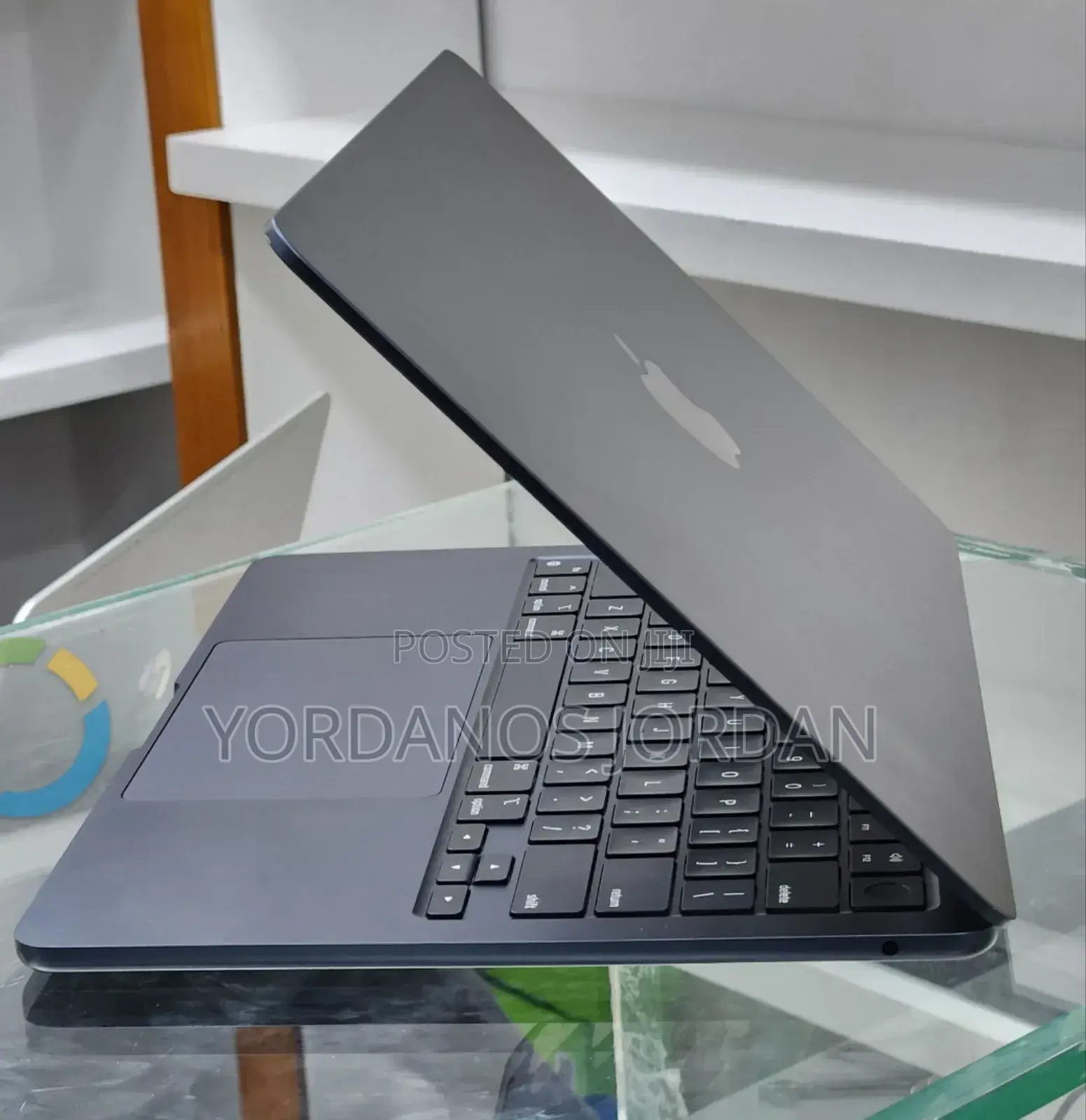 New Laptop Apple MacBook Air 2024 M3 13-inch 16GB Apple M3 SSD 512GB