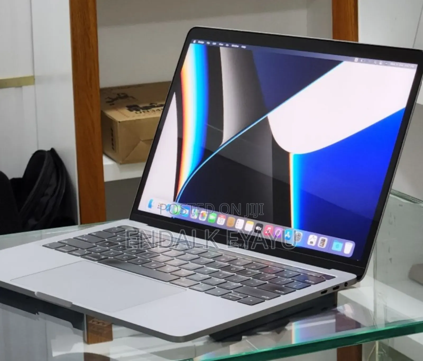 New Laptop Apple MacBook Pro 2020 M1 16GB Apple M1 Pro SSD 256GB
