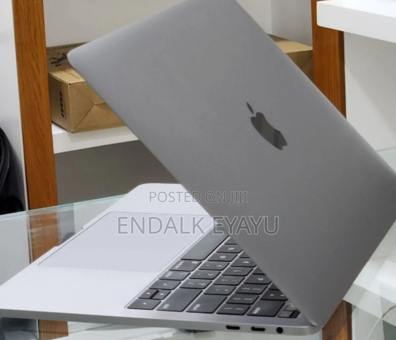 New Laptop Apple MacBook Pro 2020 M1 16GB Apple M1 Pro SSD 256GB