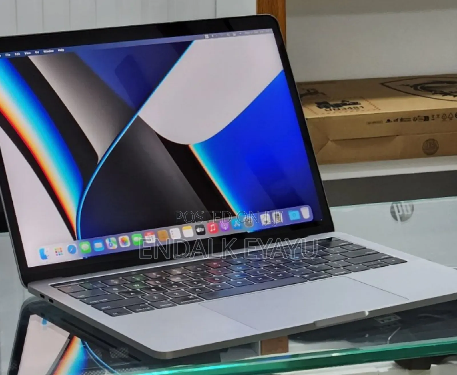 New Laptop Apple MacBook Pro 2020 M1 16GB Apple M1 Pro SSD 256GB