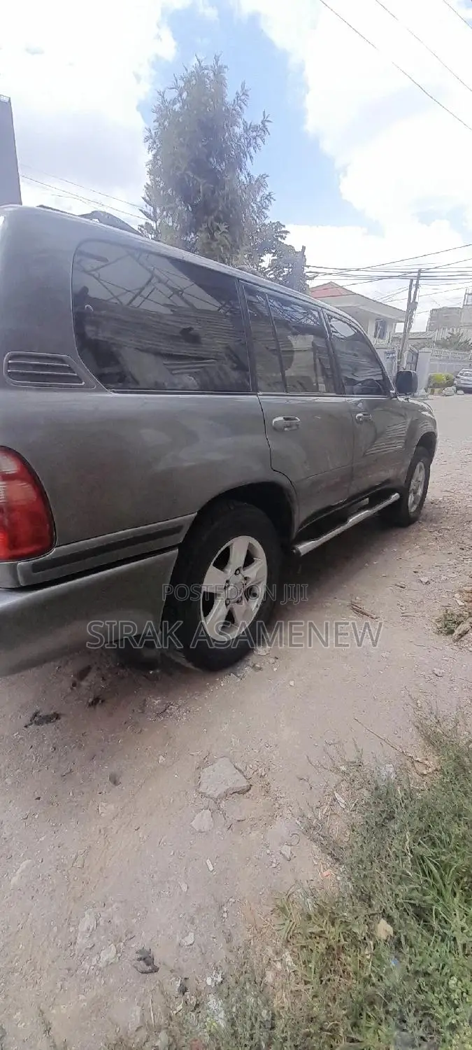 Toyota Land Cruiser 2004 Gray
