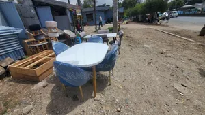 የሚሸጥ Dining Table መመገቢያ