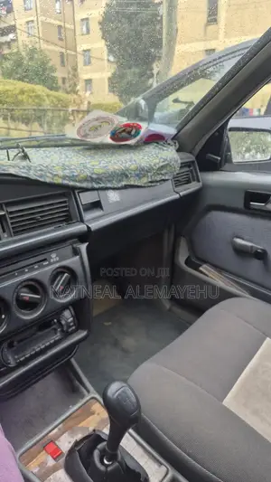 Mercedes-Benz 190 E 2.3 1985 Blue