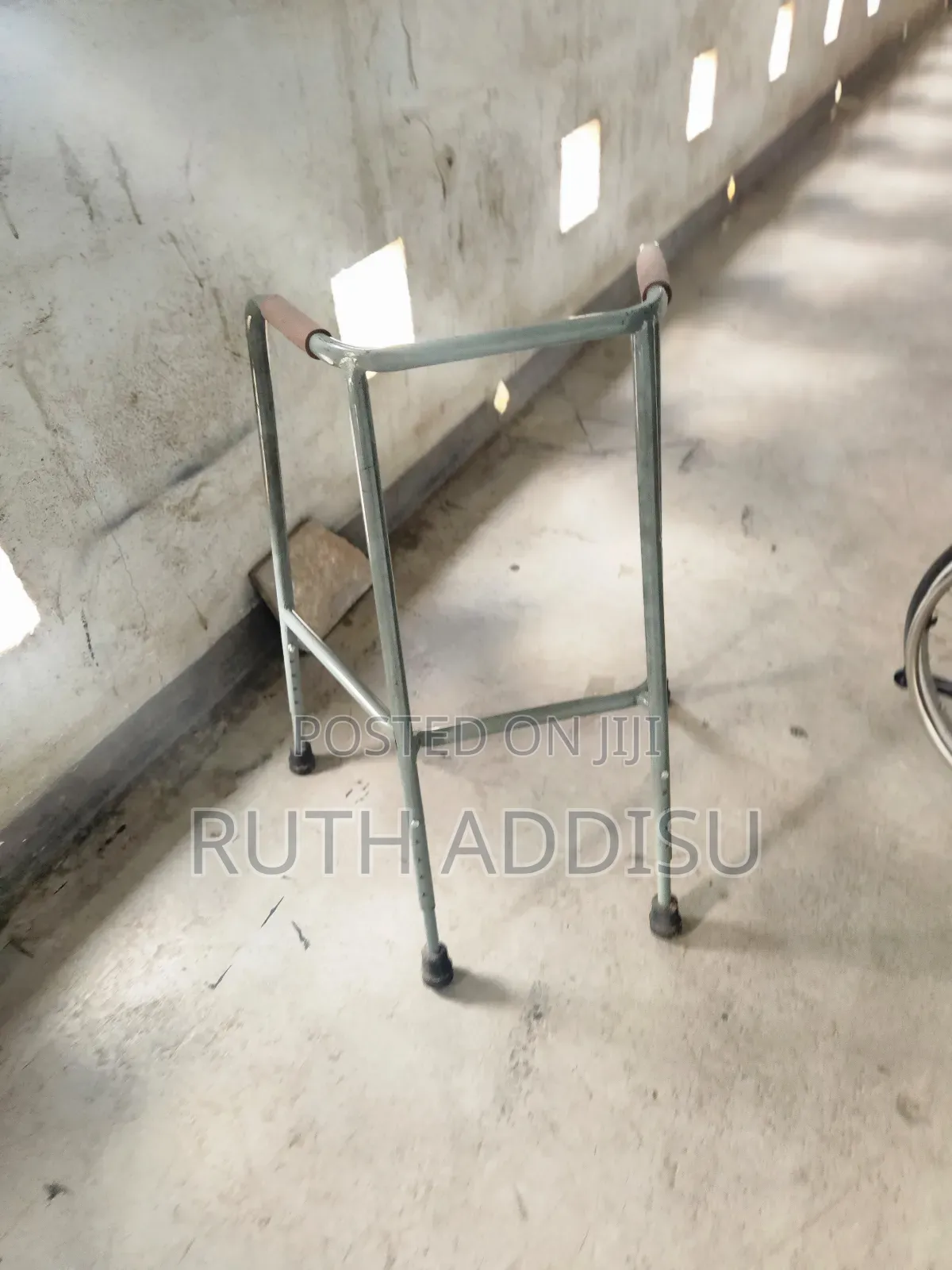 Walker Non Foldable Strong Stainless Slightly Used Walker