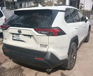 Toyota RAV4 2022 White