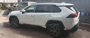 Toyota RAV4 2022 White