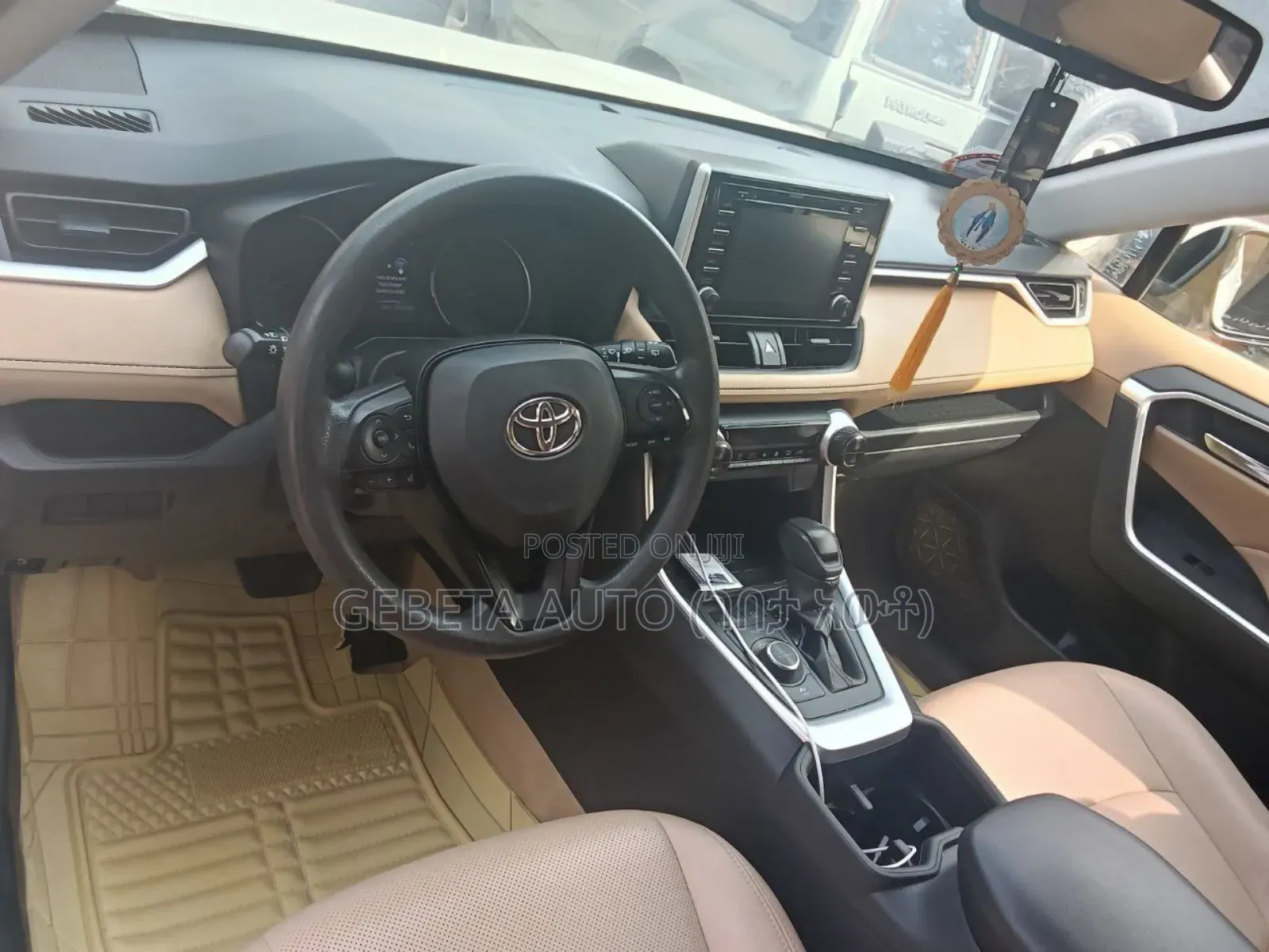 Toyota RAV4 2022 White