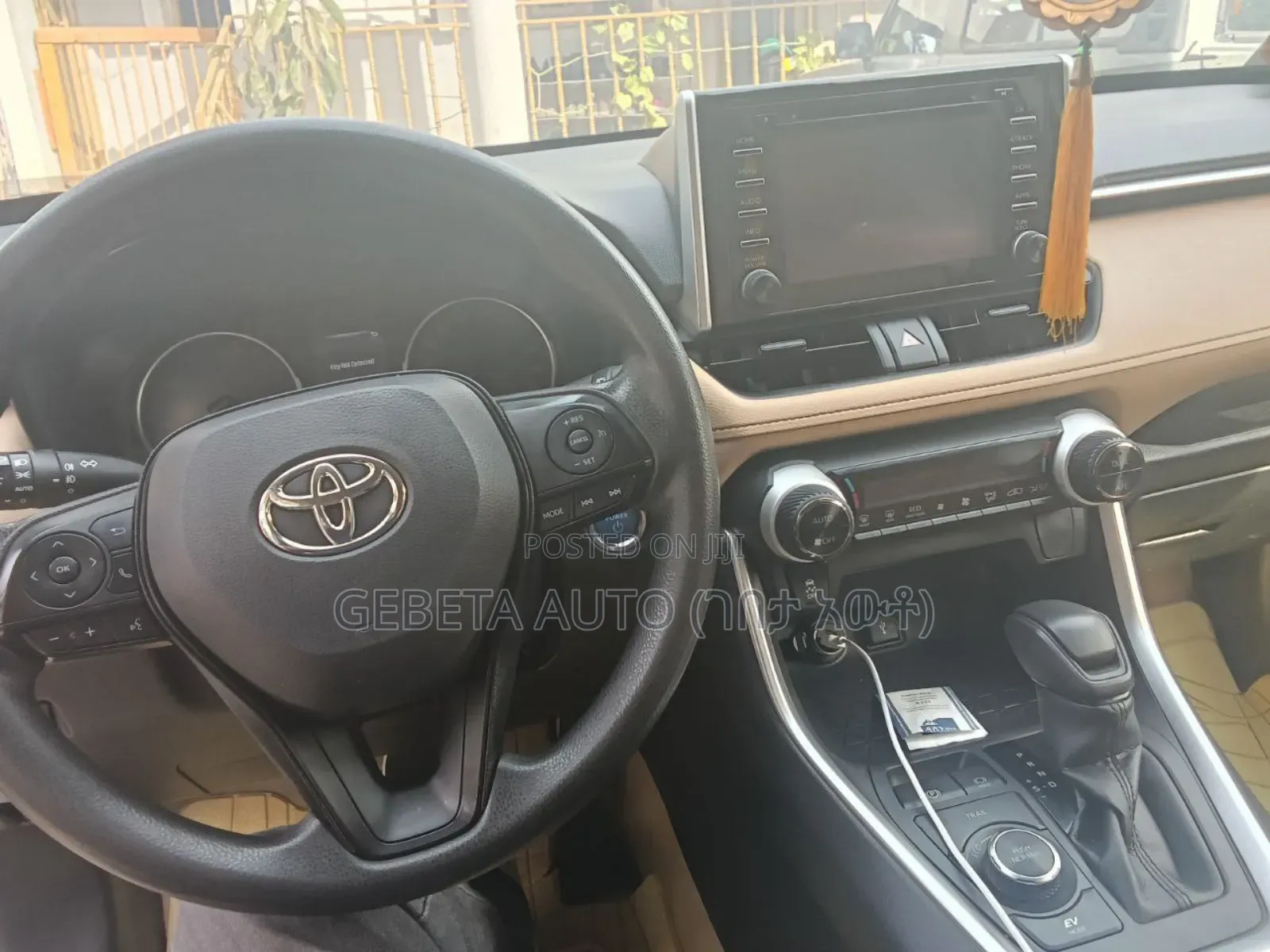 Toyota RAV4 2022 White