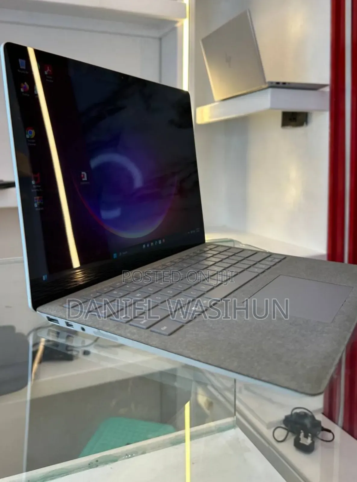 New Laptop Microsoft Surface 8GB Intel Core i5 SSD 256GB