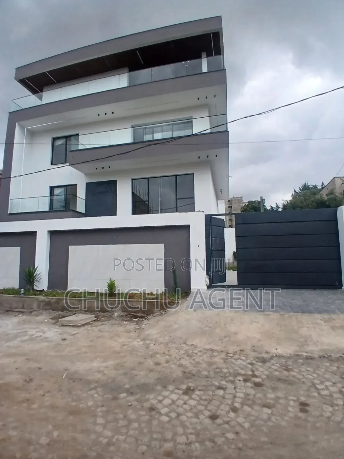 8bdrm House in Bole for sale
