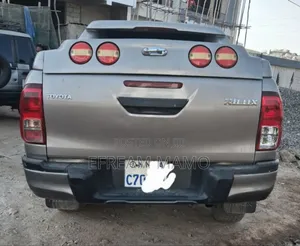 Toyota Hilux 2020 Gold