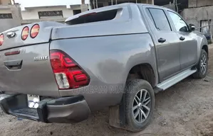 Toyota Hilux 2020 Gold