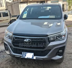 Toyota Hilux 2020 Gold