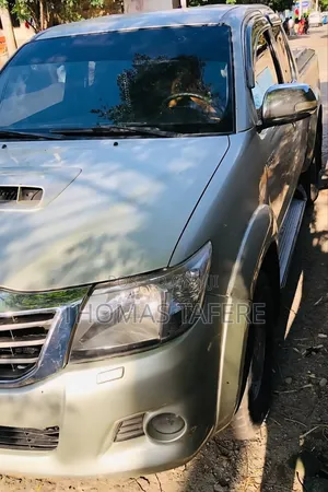 Toyota Hilux 2012 Gold