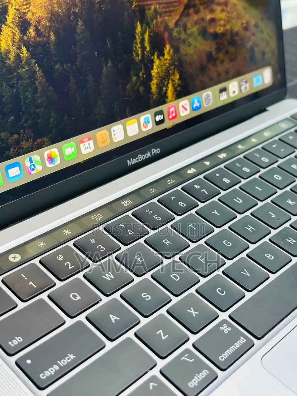 New Laptop Apple MacBook Pro 2022 M2 8GB Apple M2 SSD 256GB