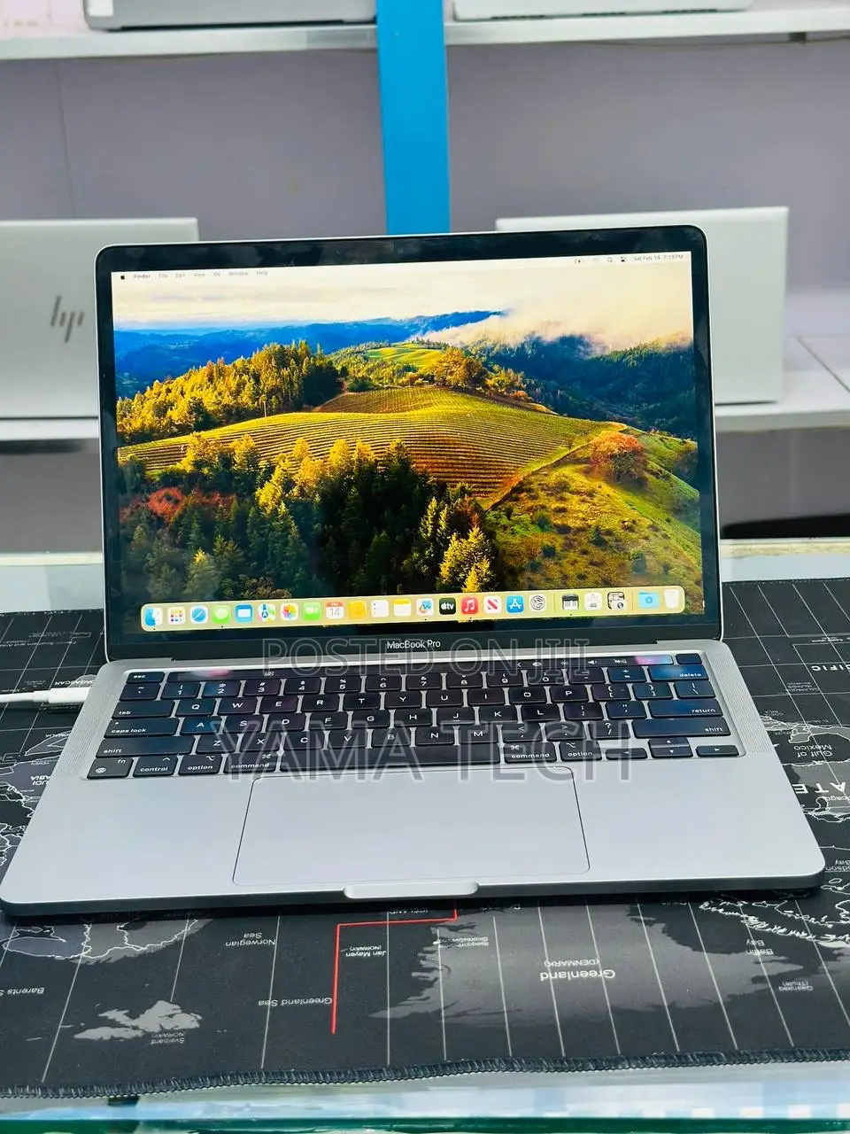 New Laptop Apple MacBook Pro 2022 M2 8GB Apple M2 SSD 256GB