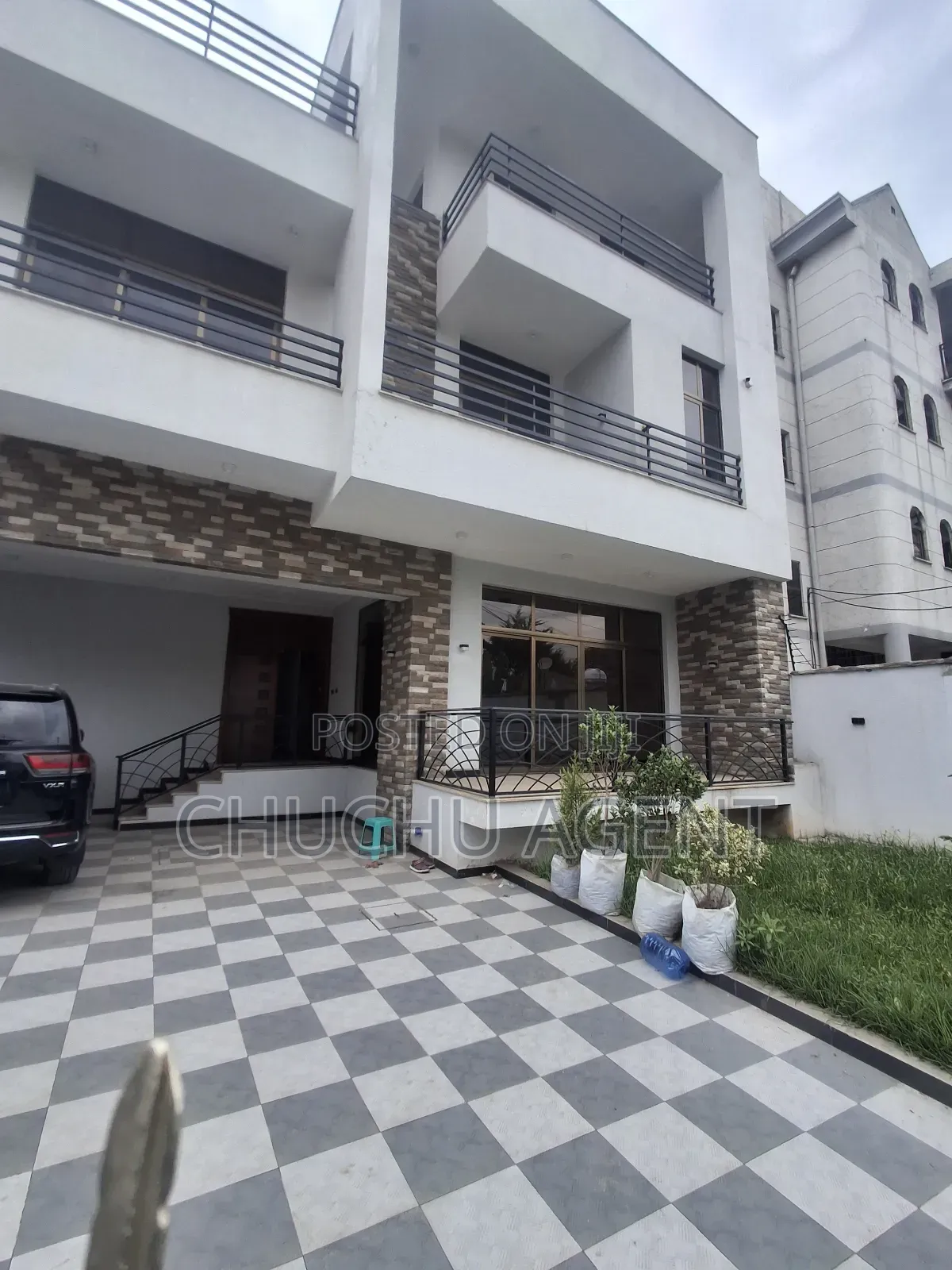 7bdrm Penthouse in Bole for rent