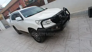 Toyota Land Cruiser 2019 White