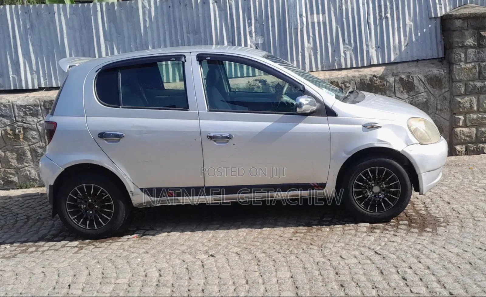 Toyota Vitz 2000 Silver