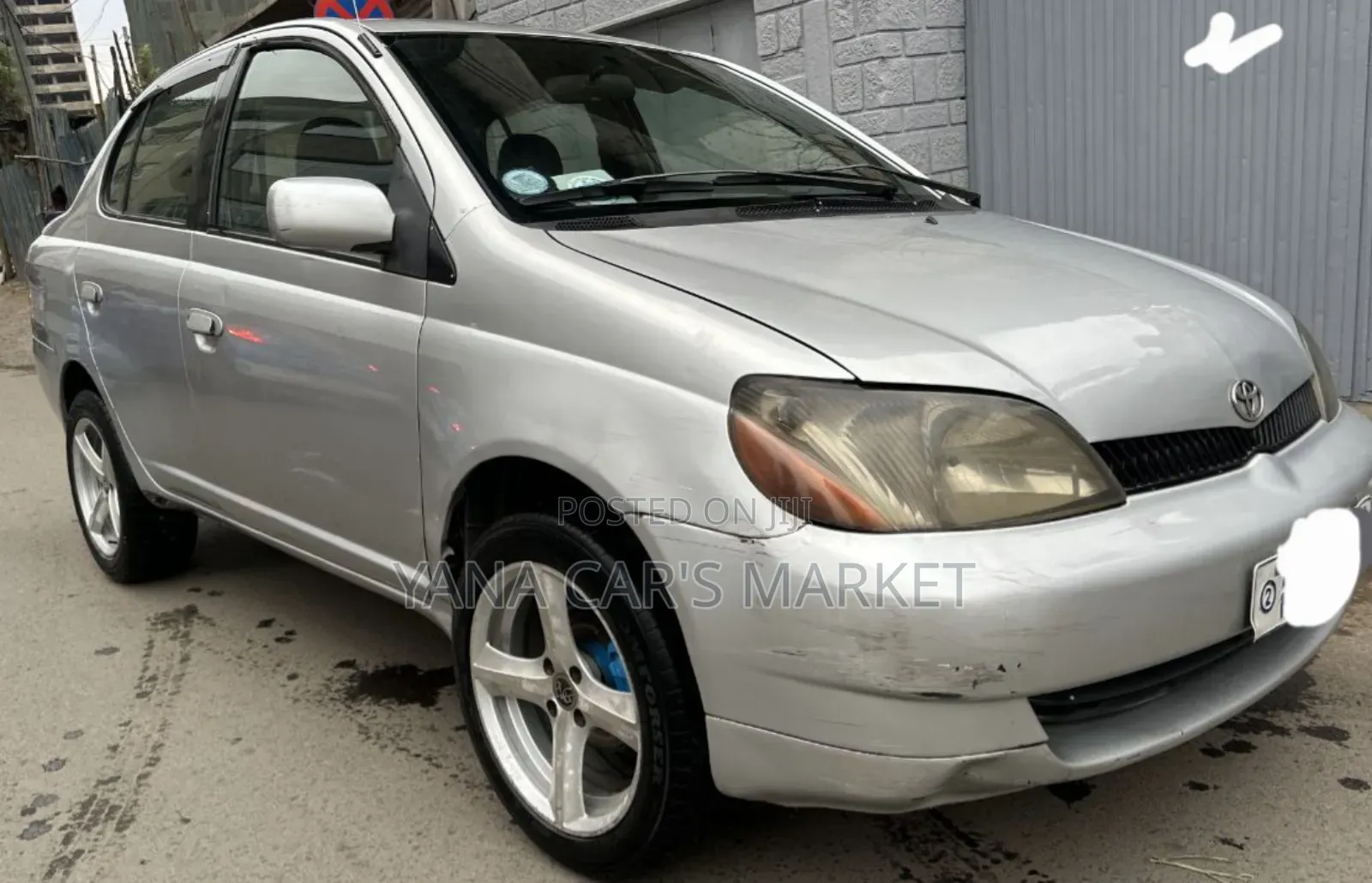 Toyota Platz 2001 Silver