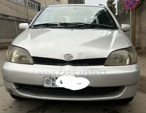 Toyota Platz 2001 Silver