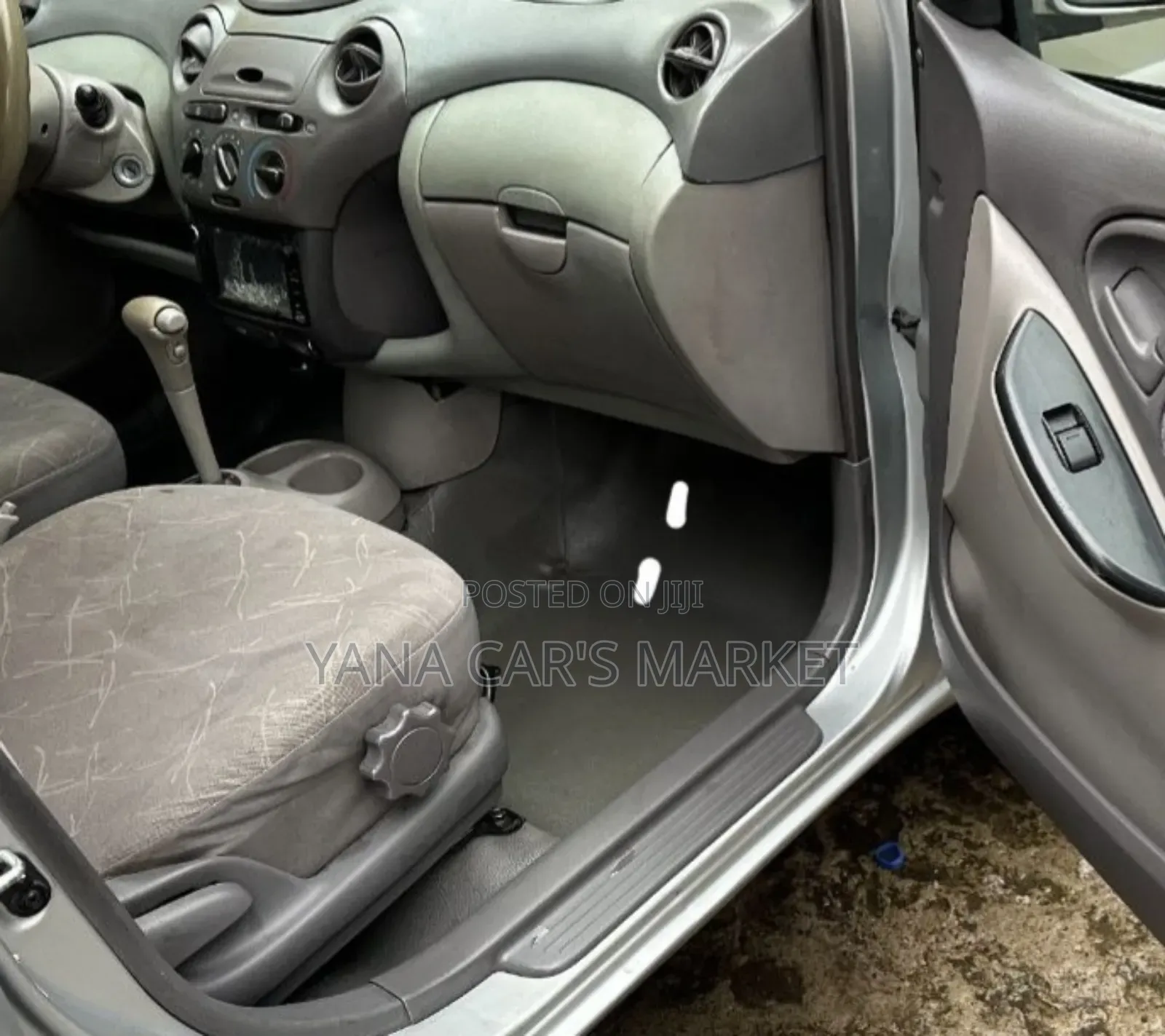 Toyota Platz 2001 Silver