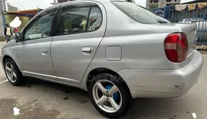 Toyota Platz 2001 Silver