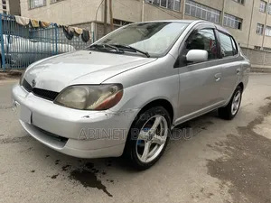 Toyota Platz 2001 Silver