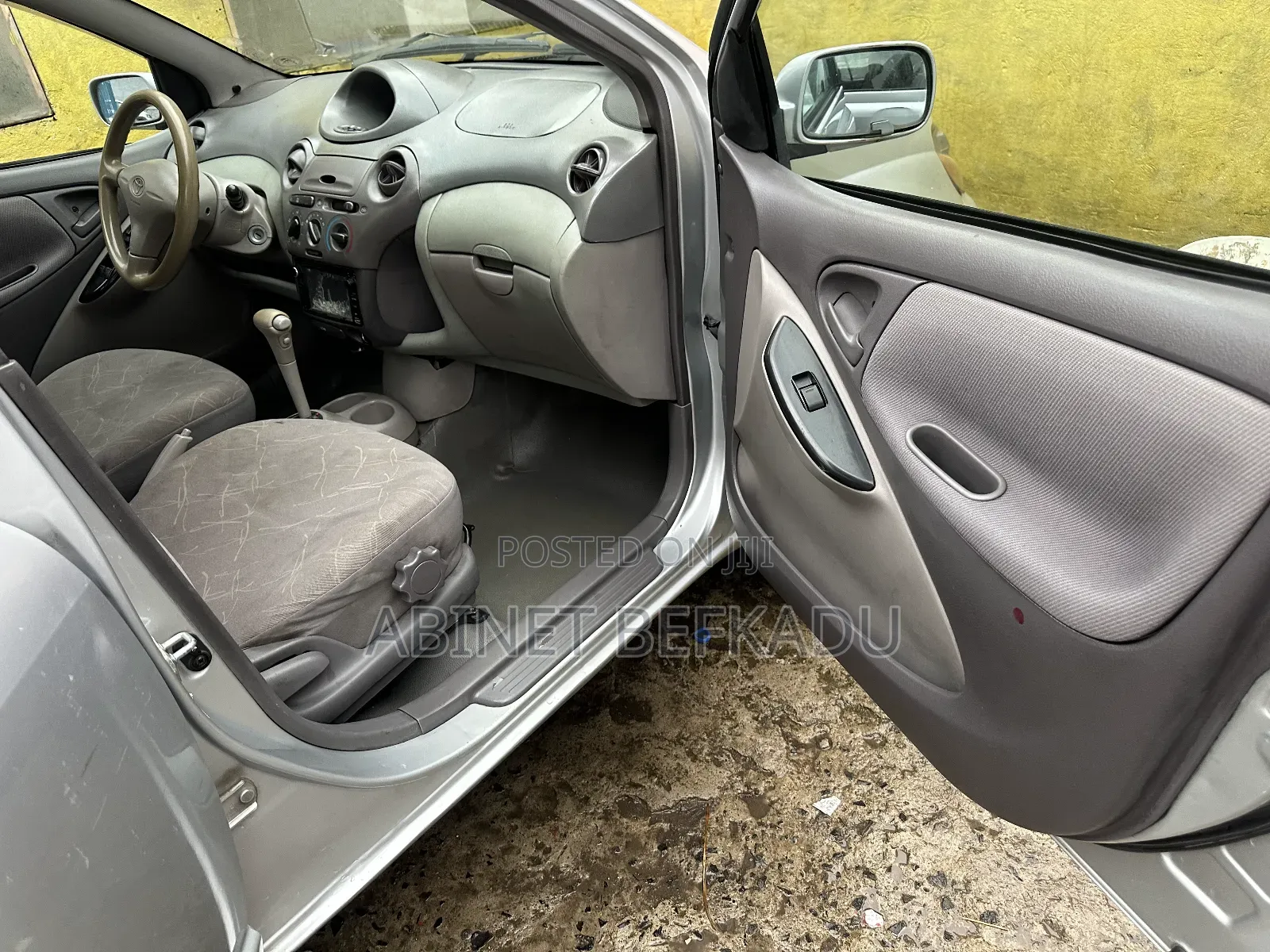 Toyota Platz 2001 Silver