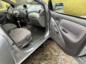 Toyota Platz 2001 Silver