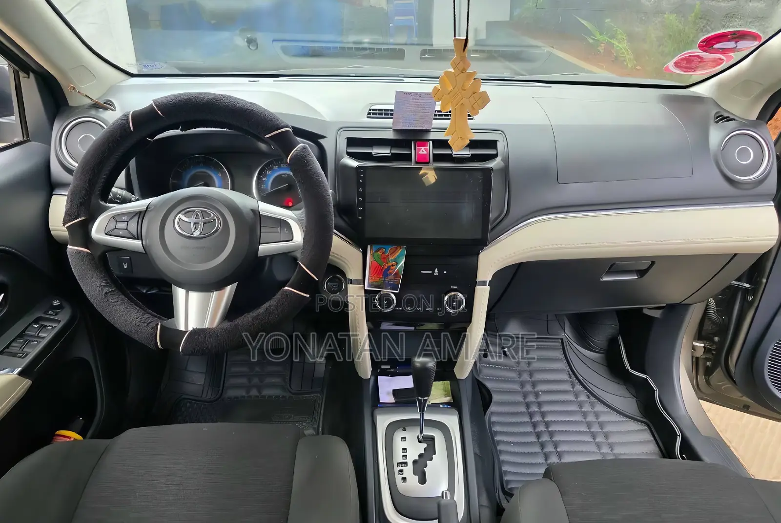 Toyota Rush 2023 Silver