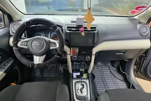 Toyota Rush 2023 Silver