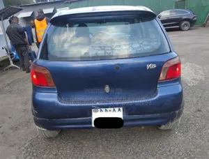 Toyota Vitz 2000 Blue