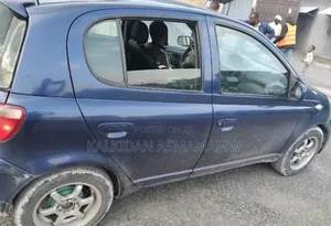 Toyota Vitz 2000 Blue