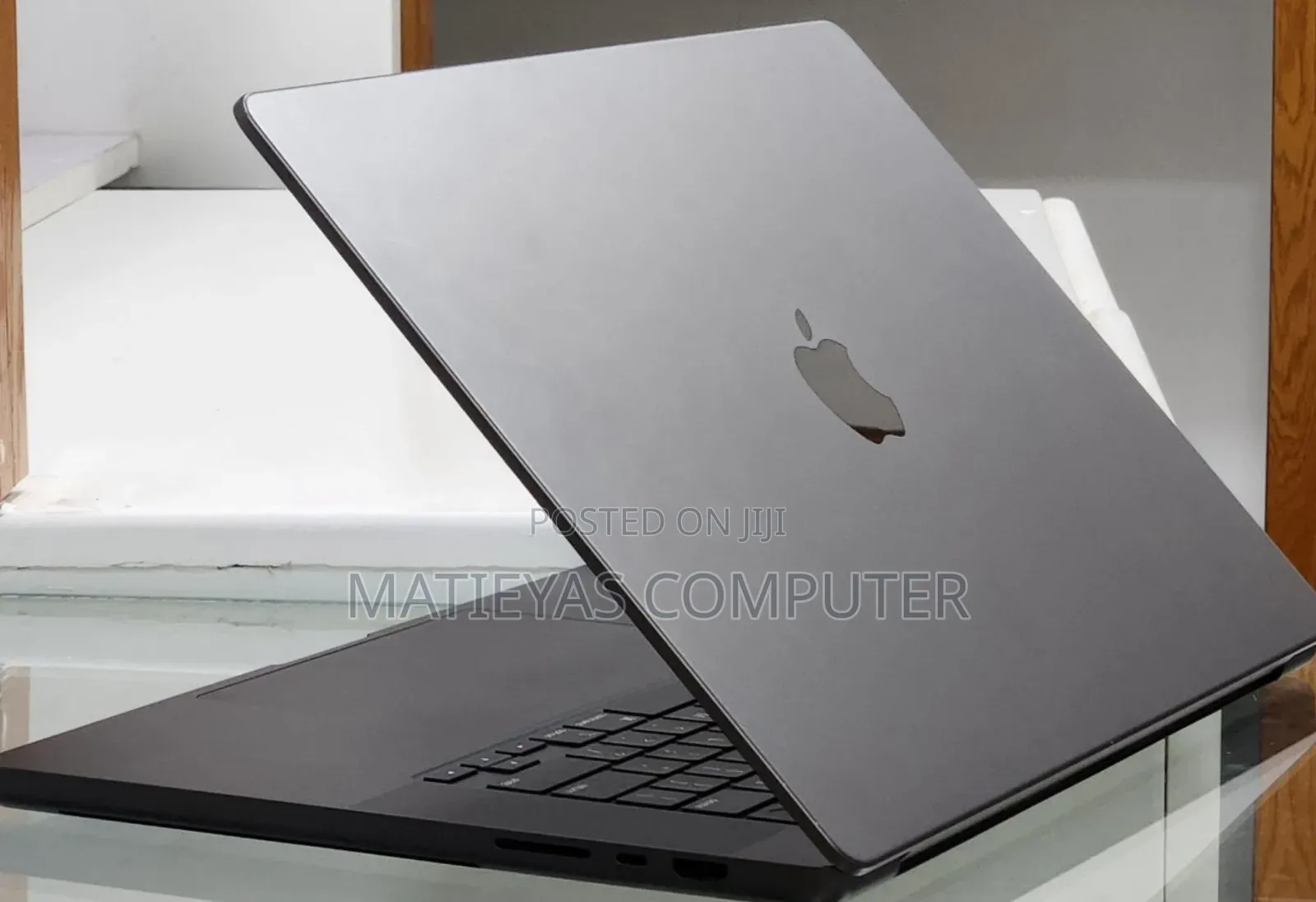 New Apple MacBook Pro 2023 M3 Max 16-inch 36GB Apple M3 Max SSD 1T