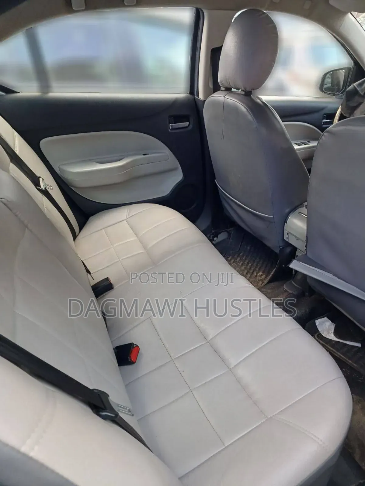 Mitsubishi Attrage 2021 Silver